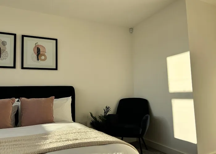 Manchester Apt, Free Parking, Business, Couples & Families