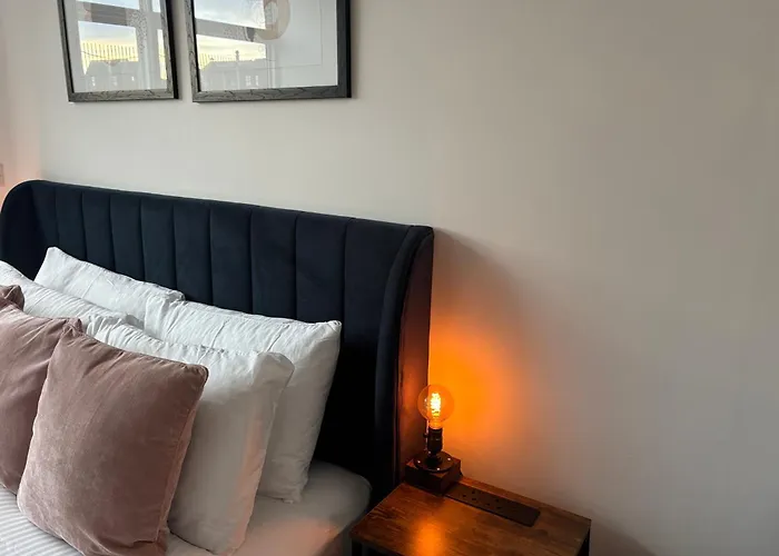 Manchester Apt, Free Parking, Business, Couples & Families