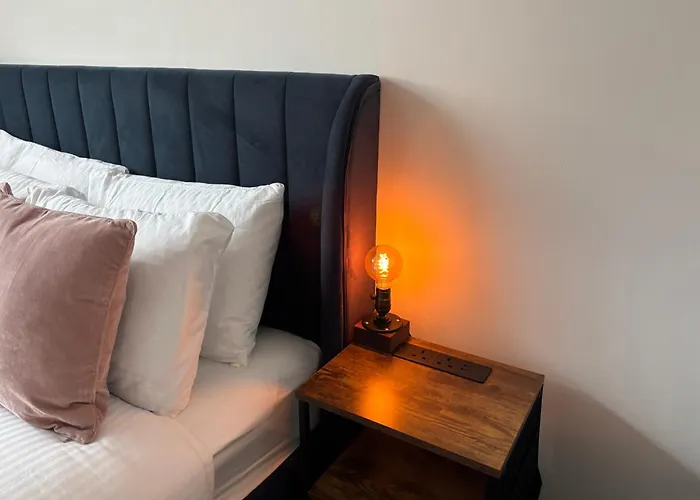 Manchester Apt, Free Parking, Business, Couples & Families