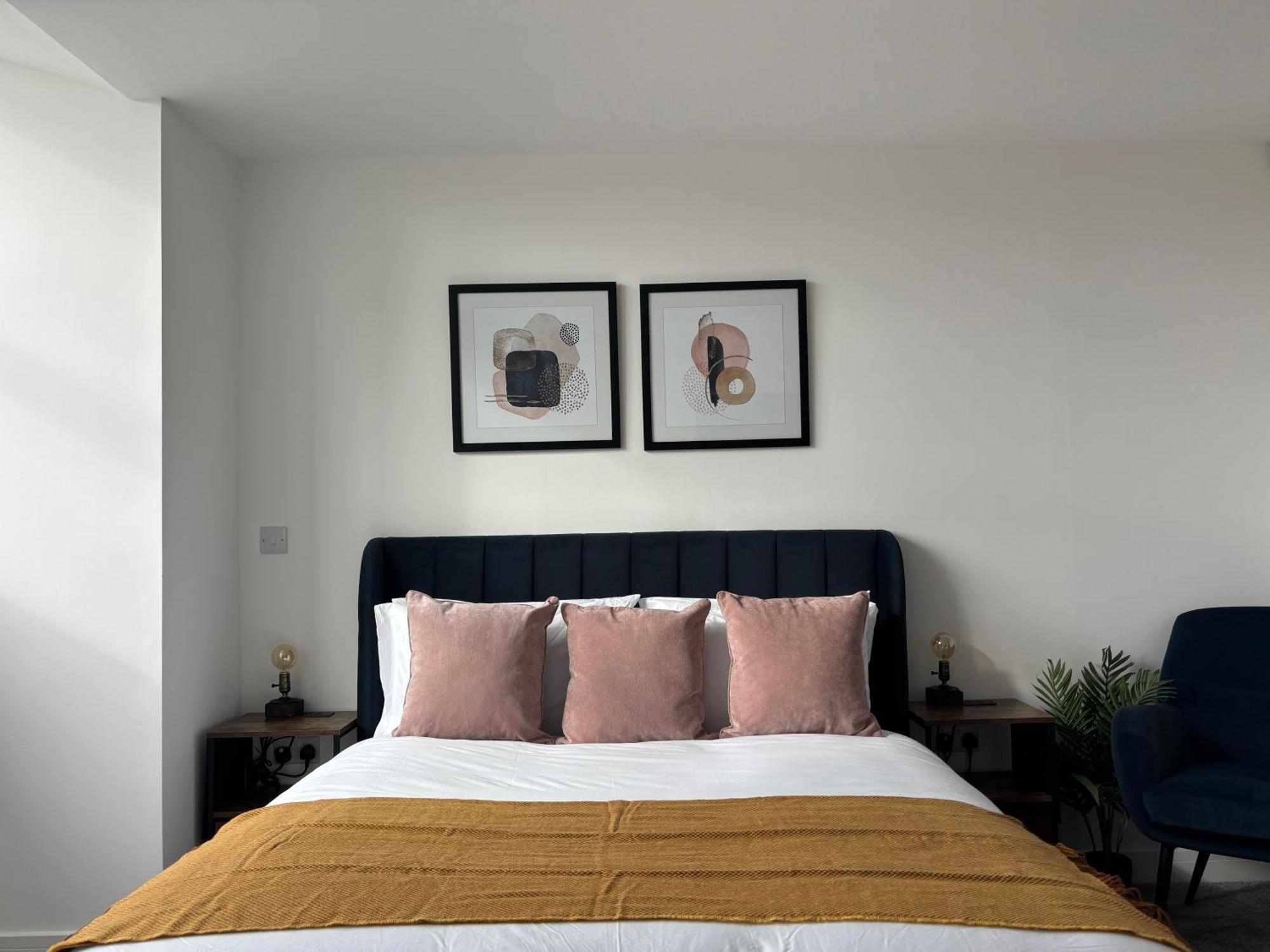 Apt, Free Parking, Business, Couples & Families Apartment Manchester