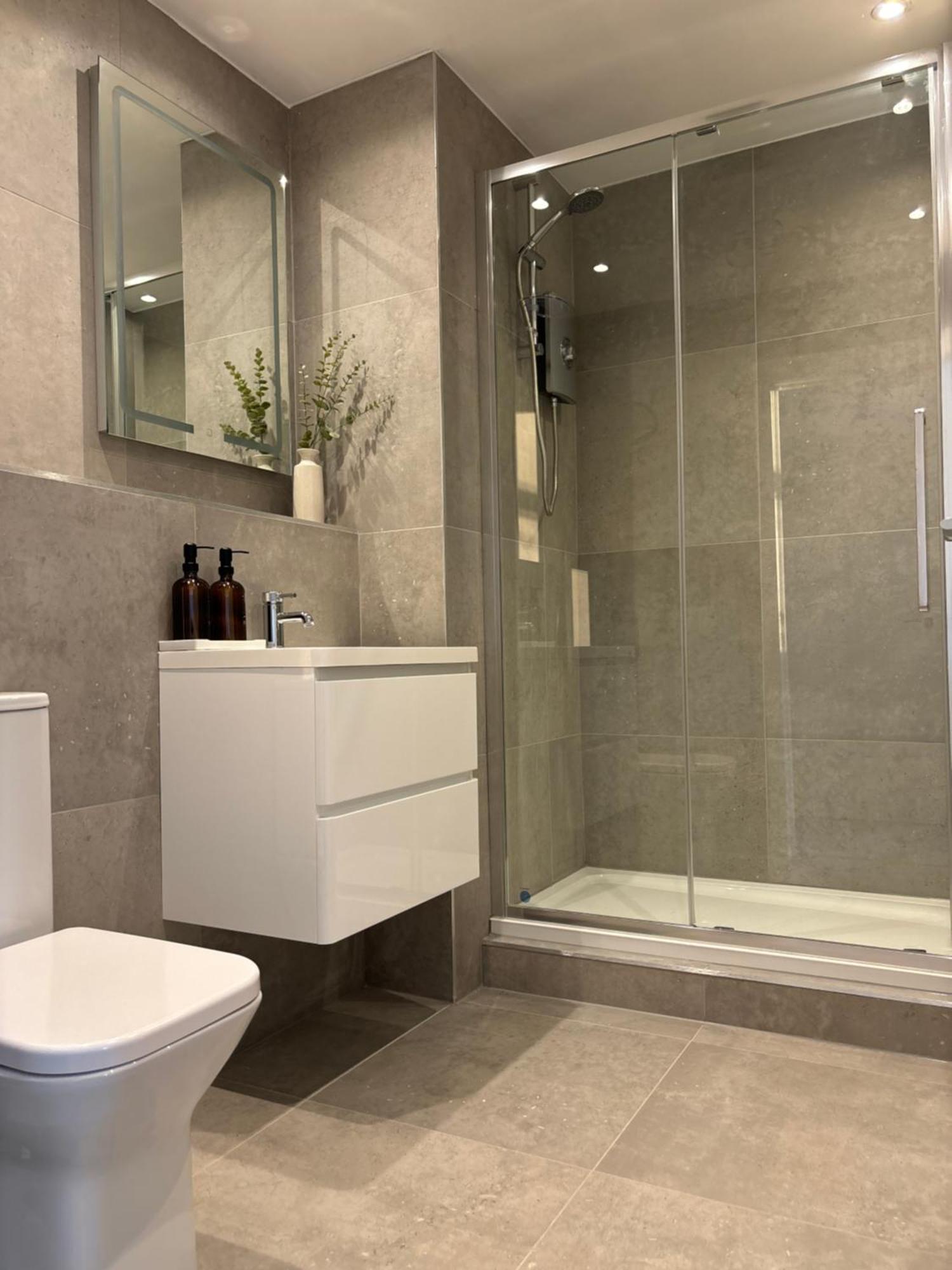 Apt, Free Parking, Business, Couples & Families Apartment *
