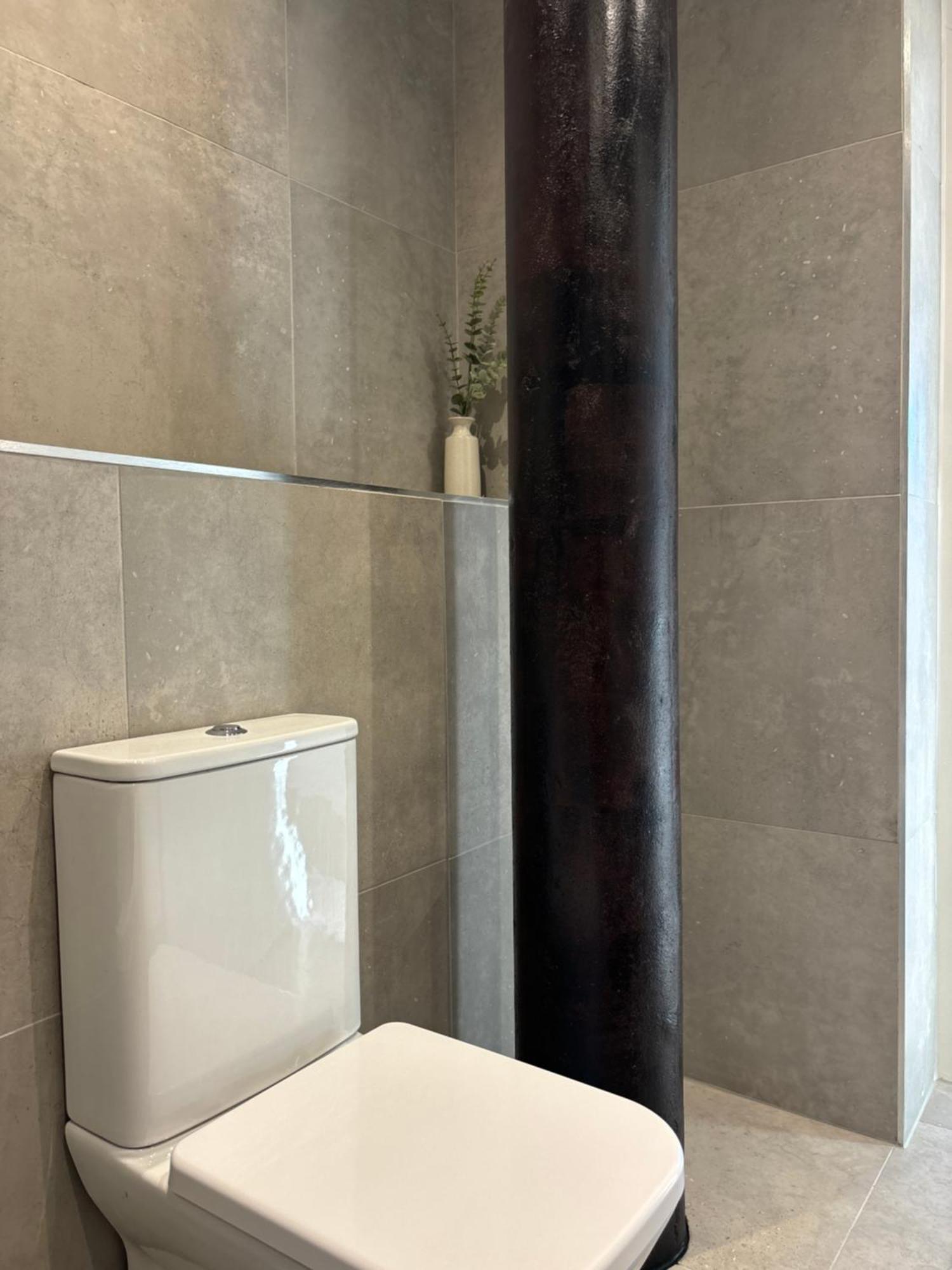 Apt, Free Parking, Business, Couples & Families Apartment