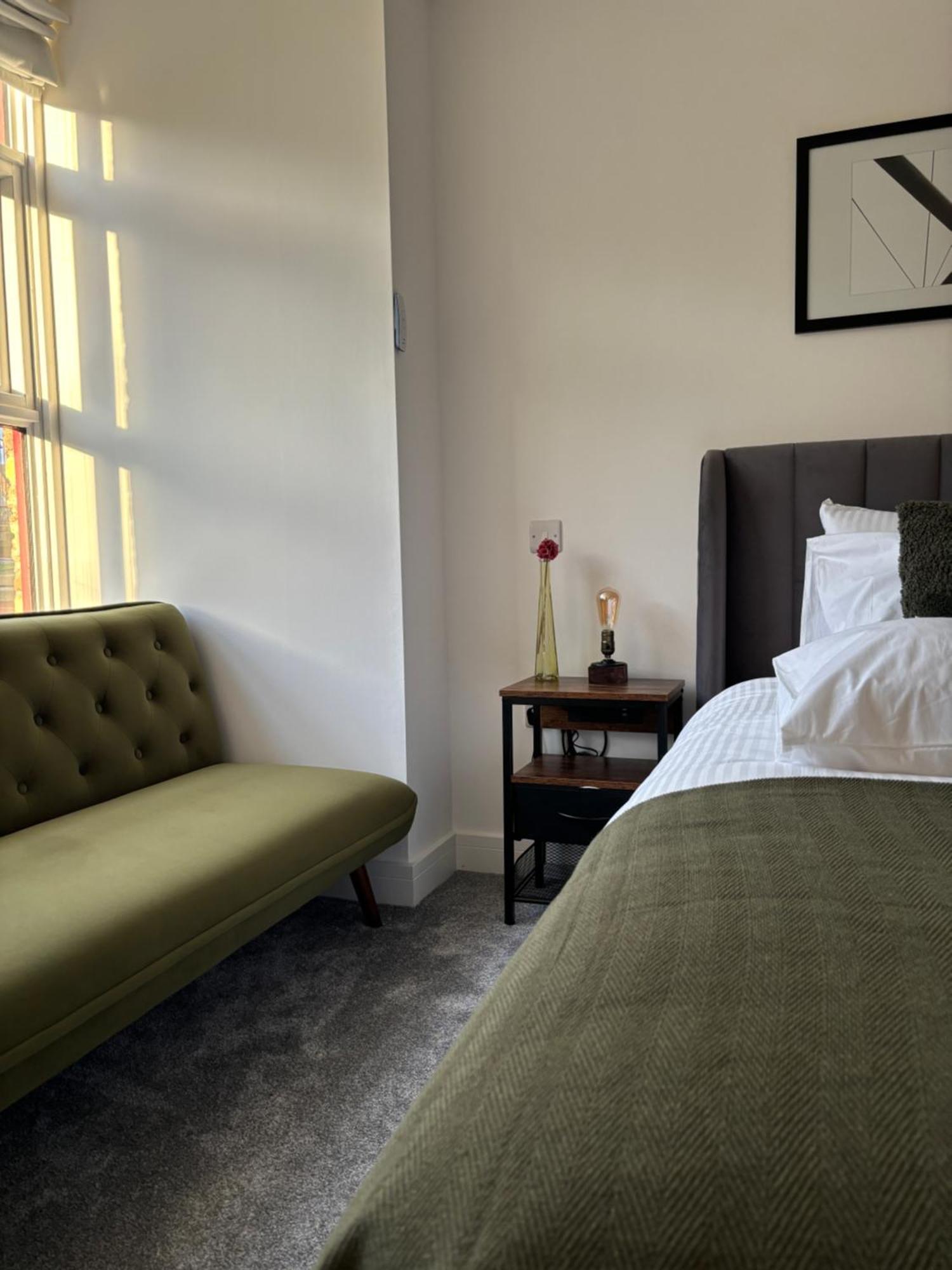Apt, Free Parking, Business, Couples & Families Apartment *
