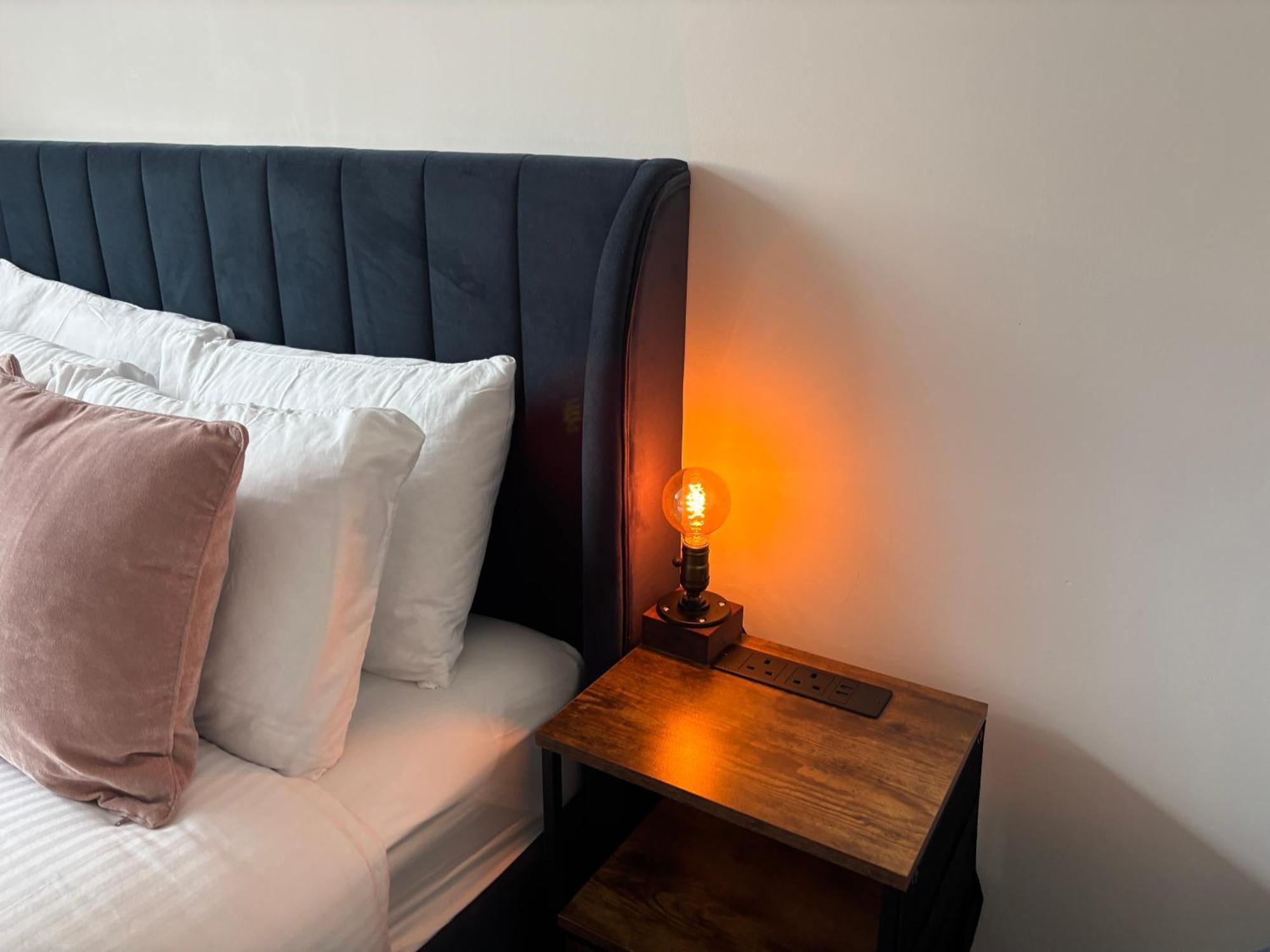 Apt, Free Parking, Business, Couples & Families Apartment Manchester